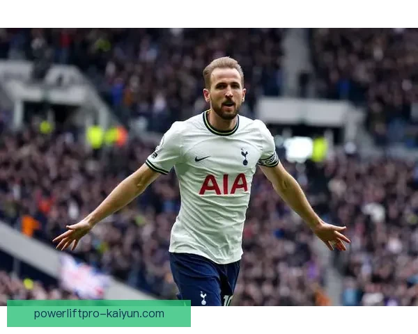 哈里·凯恩在进攻效率上持续提升，成为新一代英格兰足球先锋的代表间的比较引发关注